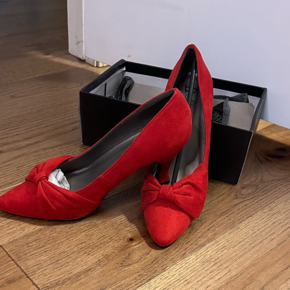 Beautiful Red Suede Heels - Picture 4 of 4